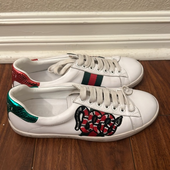 Gucci with snake design sneaker - Picture 2 of 4